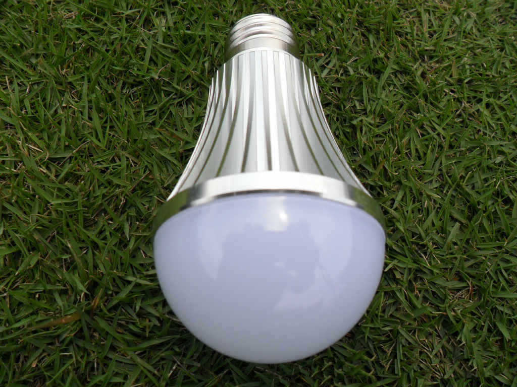 【室內(nèi)照明首選燈具 led球泡燈5w 高品質(zhì)高亮度廠家直銷質(zhì)保兩年】?jī)r(jià)